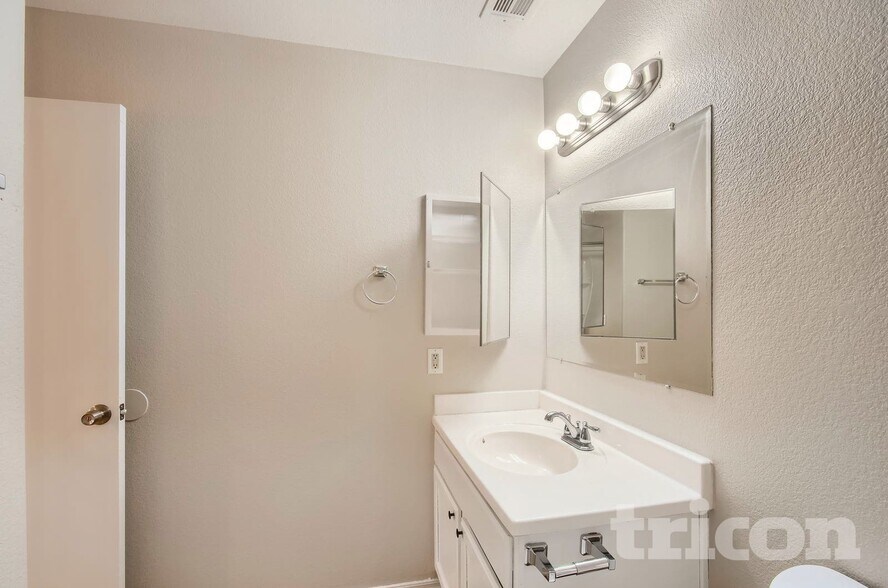 Building Photo - 14514 S Amado Blvd