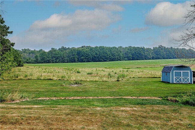 Building Photo - 4087 E Lake Rd