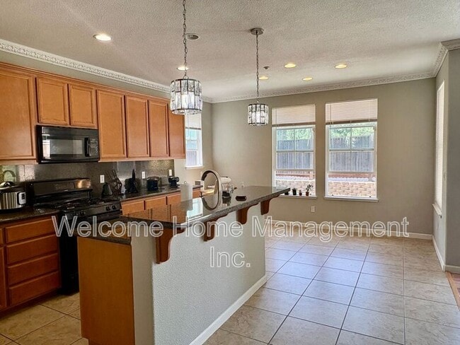 Building Photo - 6011 Daffodil Dr