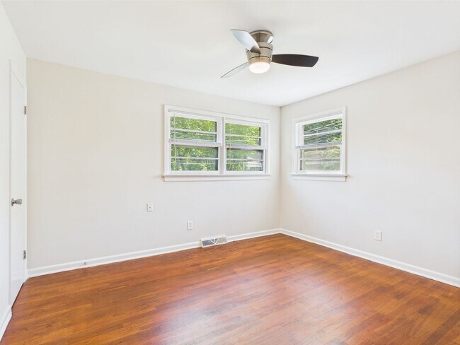 Building Photo - Cozy, 3 Bedroom Brick Cape in Fulton Hill ...