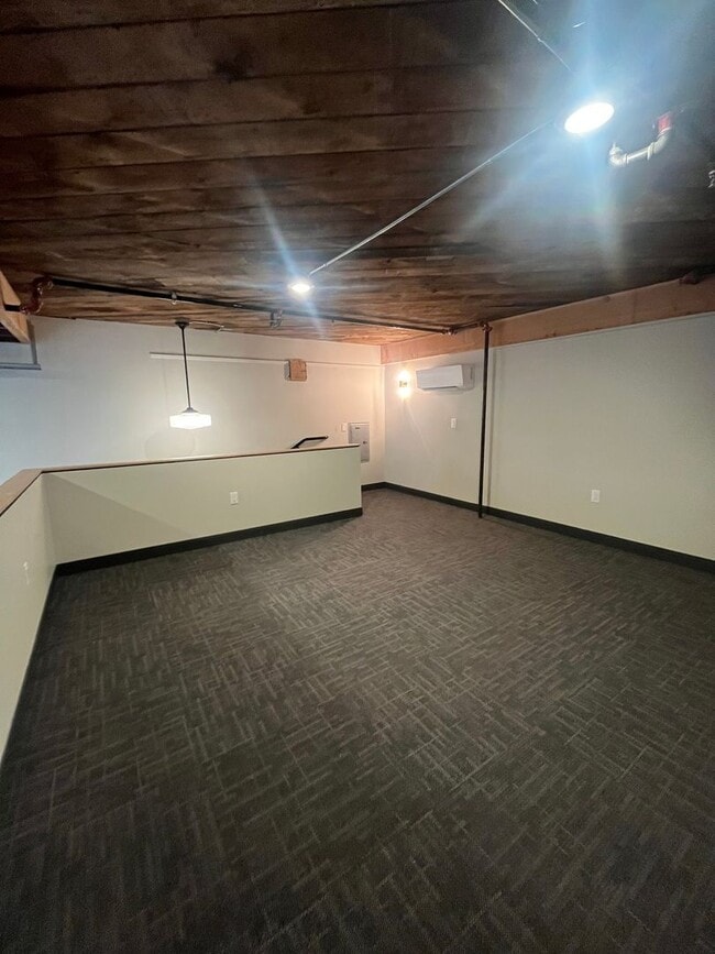 Building Photo - 1 Bedroom 1-Bathroom W/ Large Loft (2nd Bedroom or workspace)