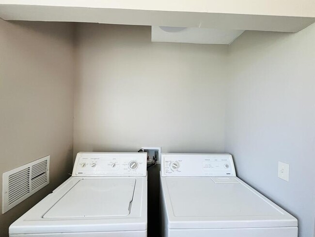 Building Photo - 4144 W Foxview Dr