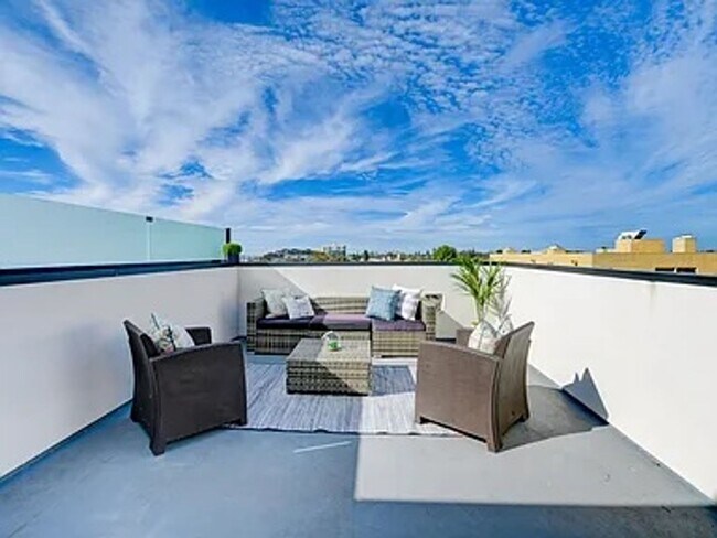 Building Photo - RARE Luxurious 3 Bedroom + Office in Hillcrest / Mission Hills