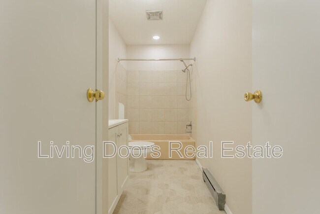 Building Photo - 402 W Eldora Ave