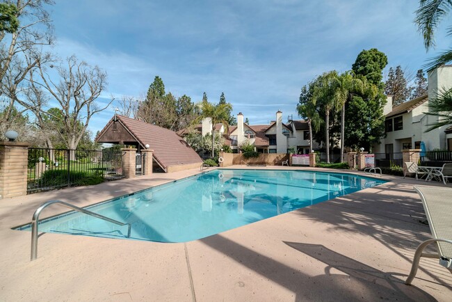 Building Photo - 3/2.5 Executive Condo in Downtown Fresno (...