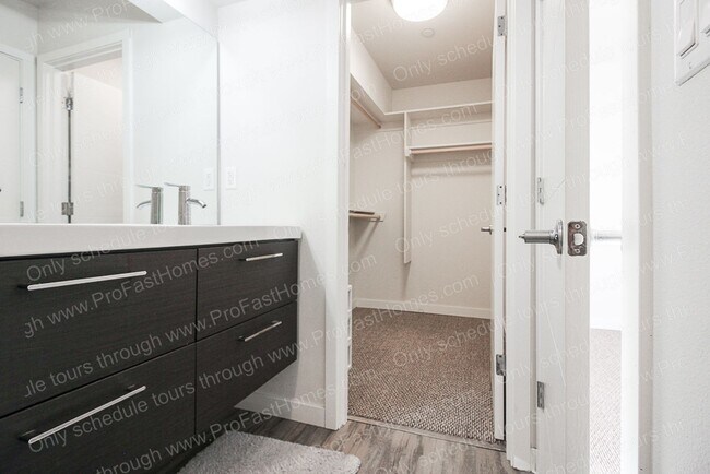 Building Photo - 2968 SE 92nd Ave