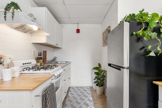 Building Photo - 928 Dorchester Ave