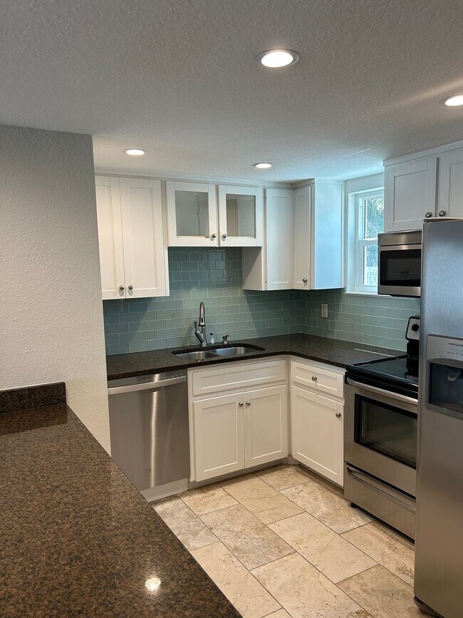 Building Photo - Remodeled Beachside Townhome-Steps from the Beach