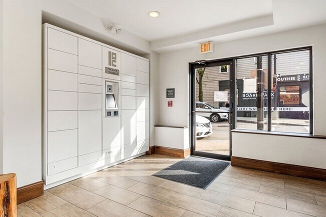 Building Photo - 339 D St