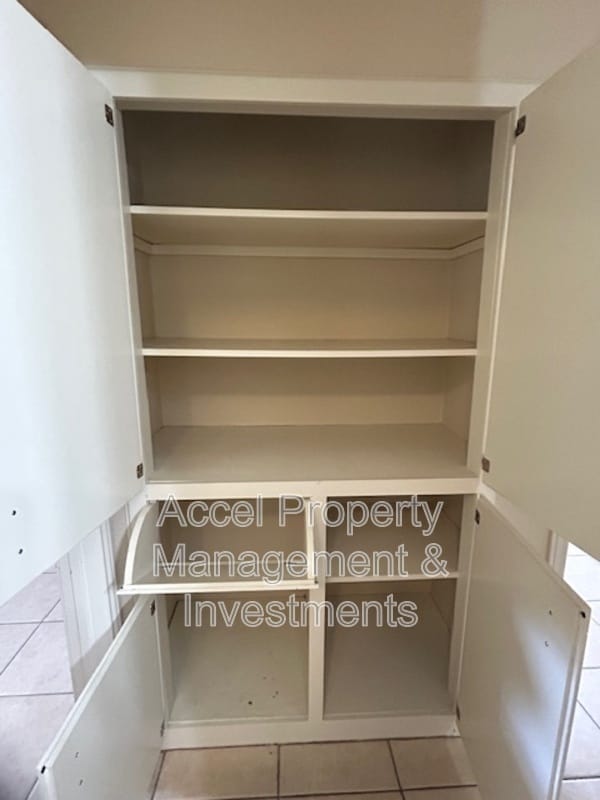 Building Photo - 2405 Mimosa St