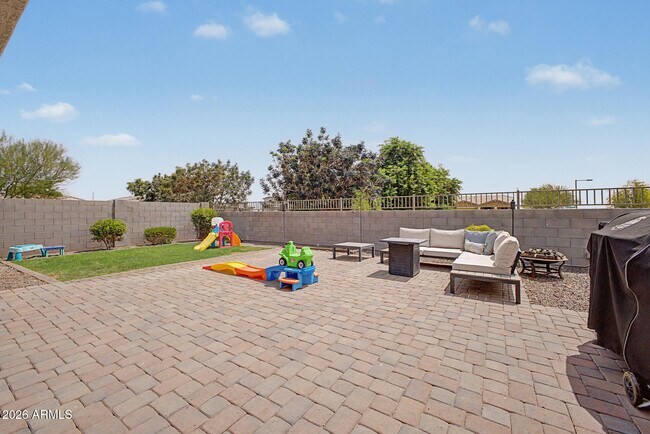 Building Photo - 12113 W Country Club Trail