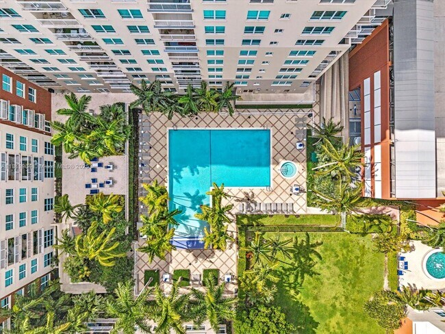 Building Photo - 2001 Biscayne Blvd