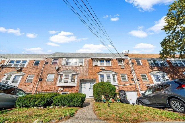 Building Photo - 26 Briarwood Rd