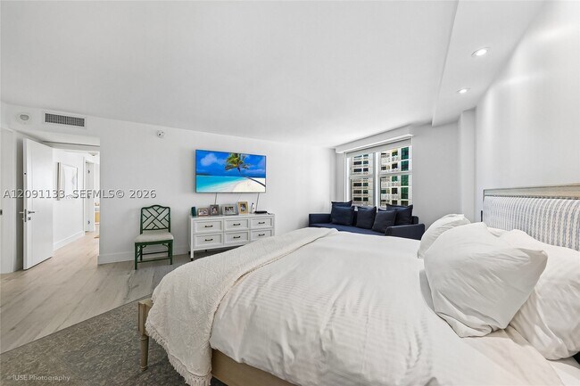 Building Photo - 1111 Crandon Blvd