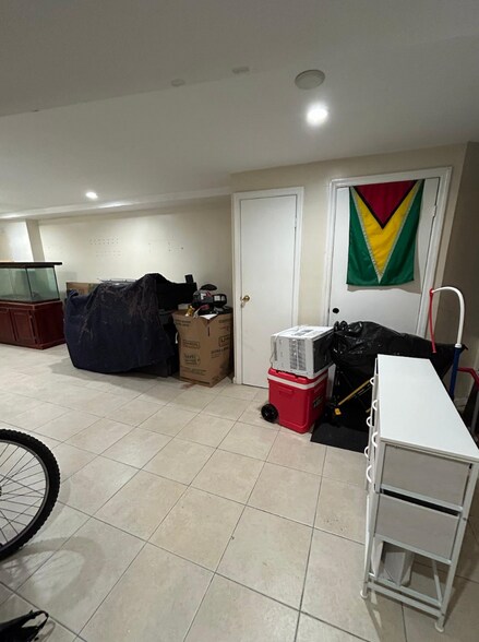 Building Photo - 487 Rutland Rd