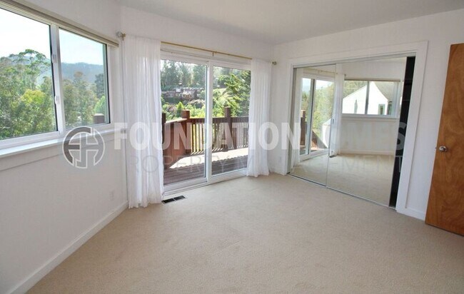 Building Photo - 817 Ridgeview Dr