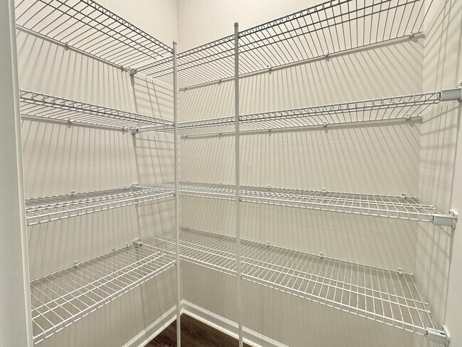 Building Photo - $500 RENT CREDIT | MOVE IN READY! (Pet Friendly)