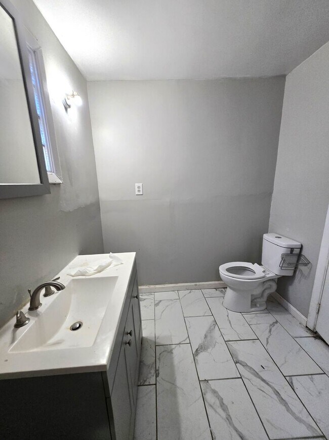 Building Photo - 150 Sisson St