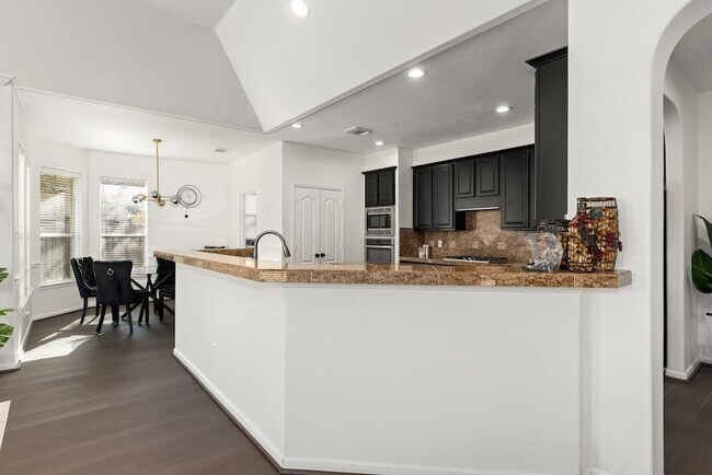 Building Photo - 14910 Lake Woodbridge Ct