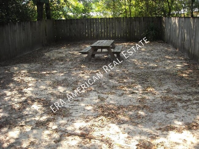 Building Photo - 130 Hampton Dr
