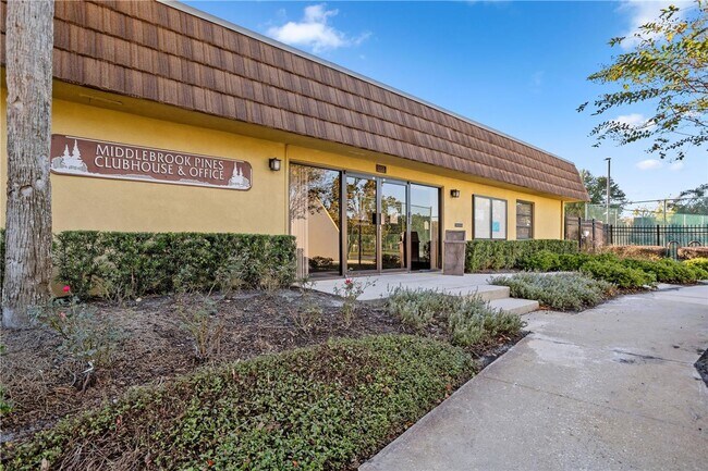 Building Photo - Newly Remodeled 2 bedroom 2.5 bath near Millenia Mall