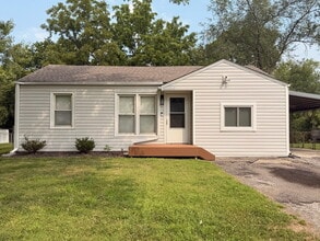 Building Photo - Charming 3-Bedroom  1-bath Kansas City Home with Beautiful Hardwood Floors!