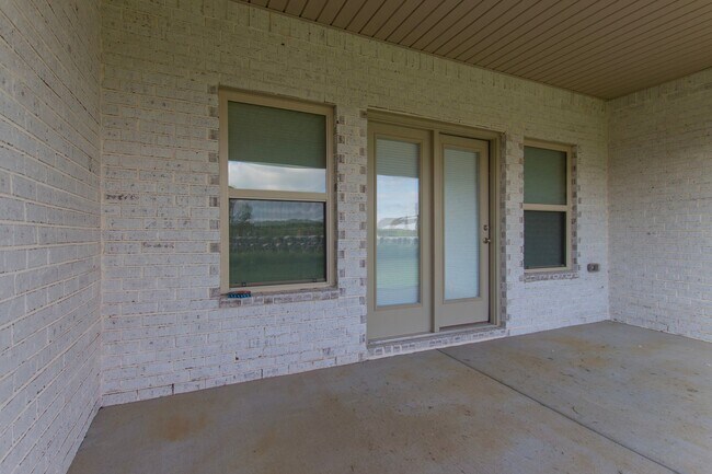 Building Photo - 28346 Saddle Spgs Dr NW
