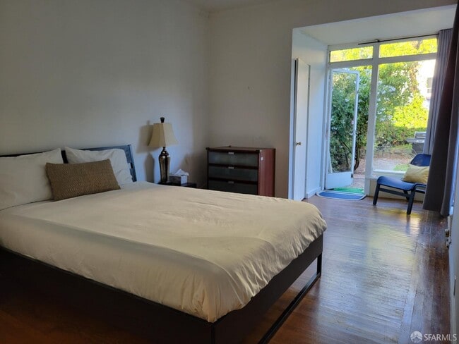 Building Photo - 120 21st Ave