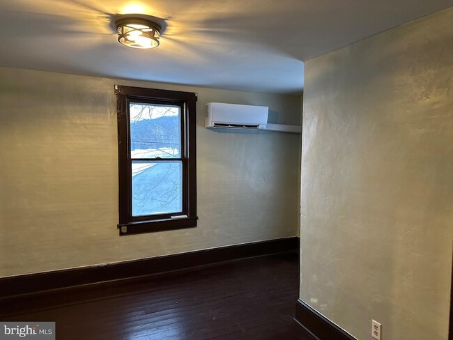 Building Photo - 11 Myers Rd