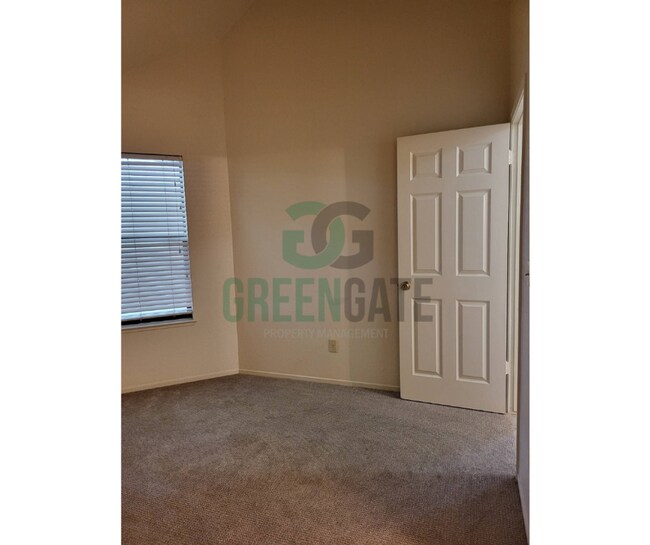 Building Photo - 2428 Woodvale Dr