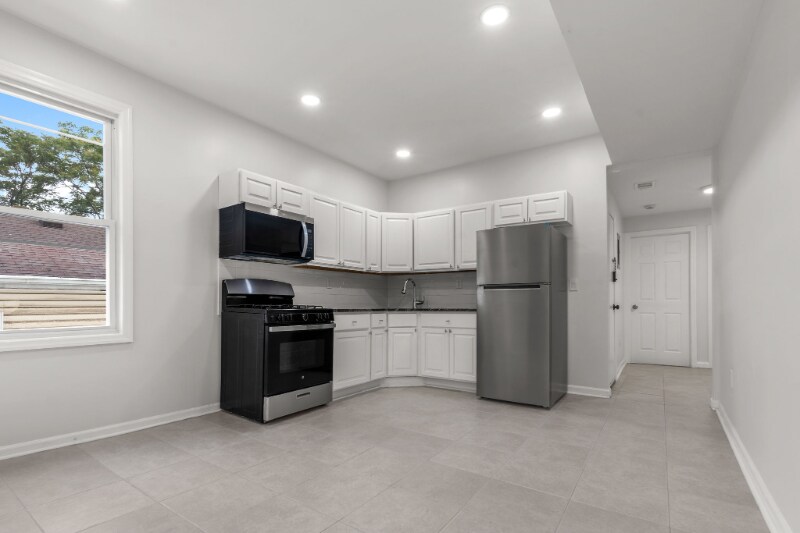 Building Photo - 122 Shephard Ave