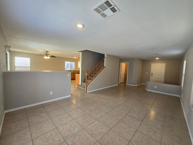 Building Photo - 3 Bedroom Home in Summerlin North Close to...