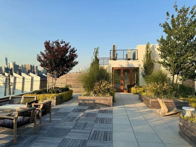 Building Photo - 199 Conover St