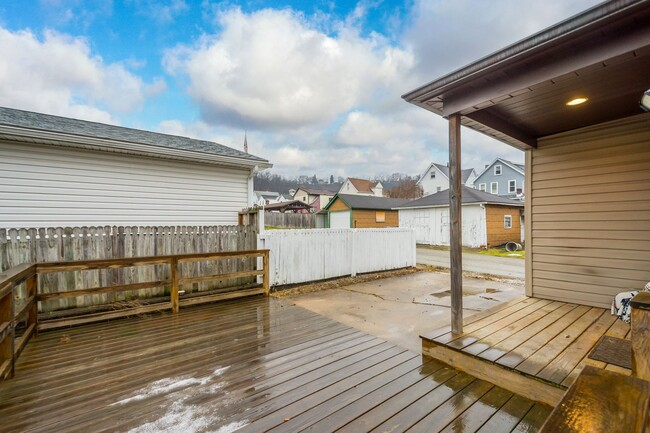 Building Photo - Cozy 1 Bedroom in McKeesport available May...