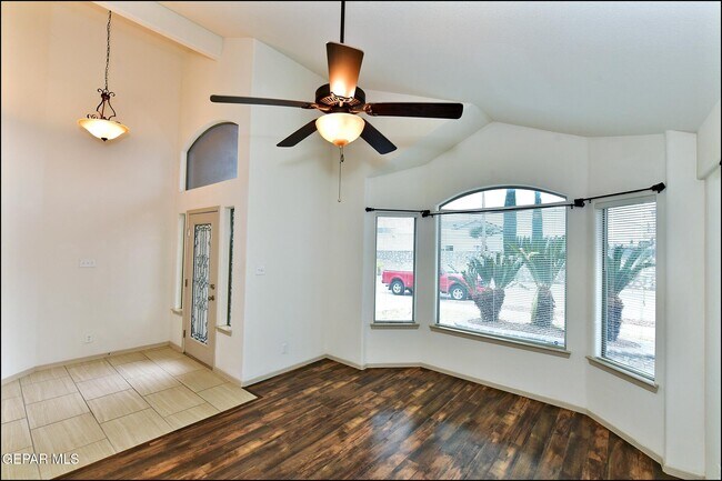 Building Photo - 5005 Moon Ranch Ln