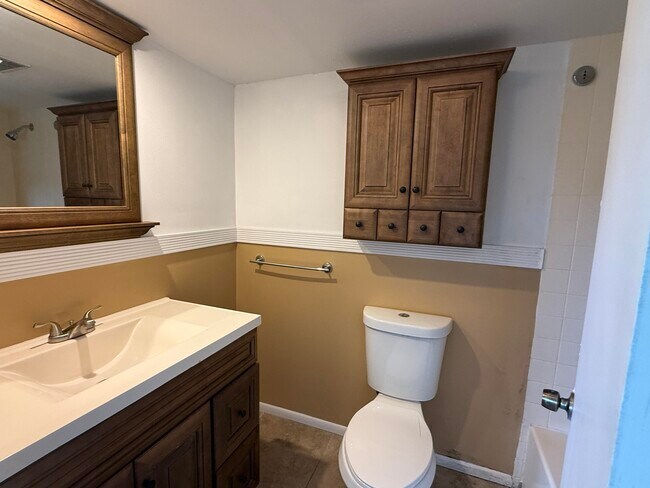 Building Photo - 4602 Martinique Way