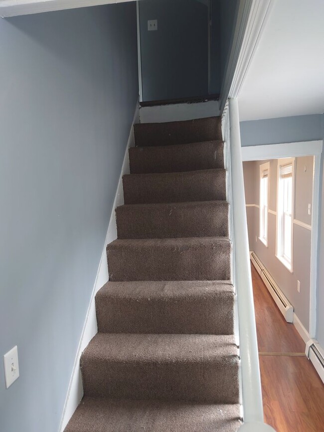 Building Photo - 2 Bedroom Single Cottage Family Home in Wo...