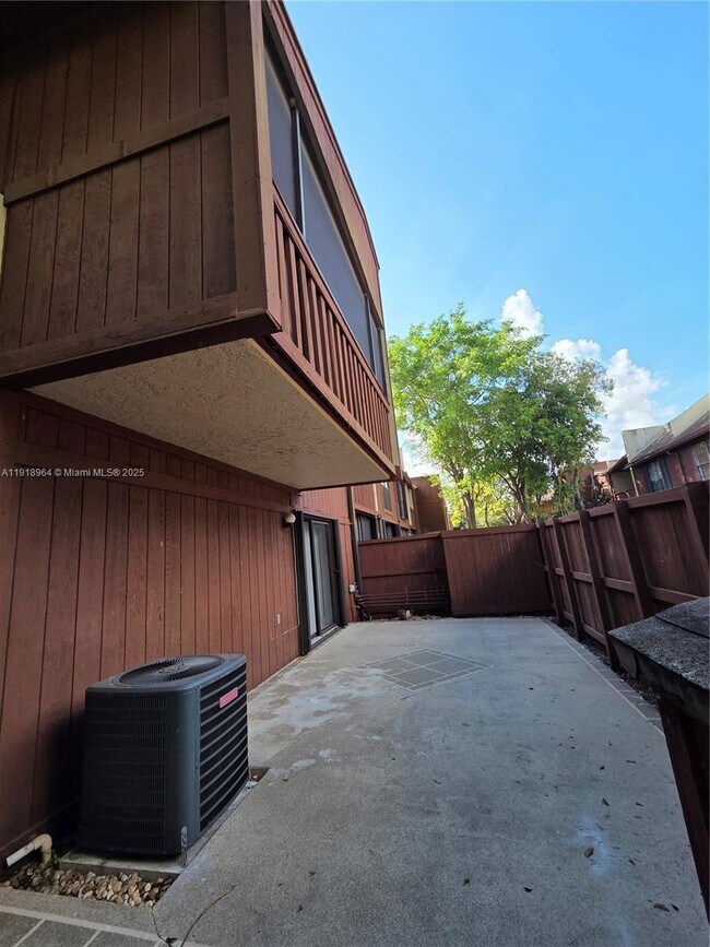 Building Photo - 7034 SW 114th Pl