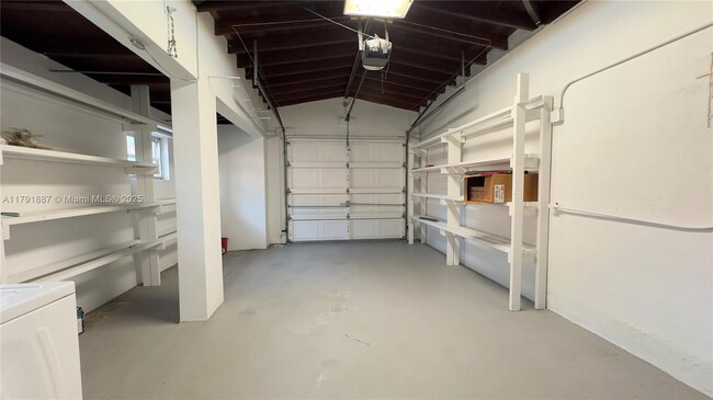 Building Photo - 1520 NE 108th St