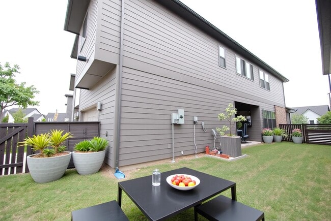 Building Photo - 18643 Parkland Row Dr