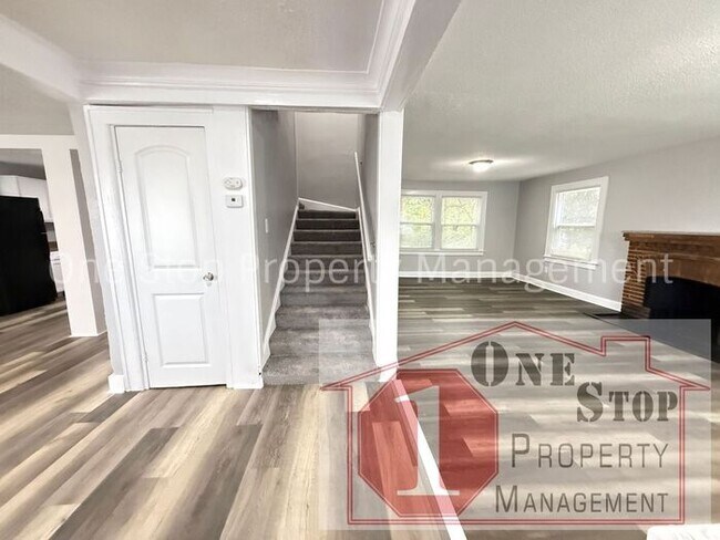 Primary Photo - Beautiful 4 Bedroom 3 Bathroom Home in Kan...