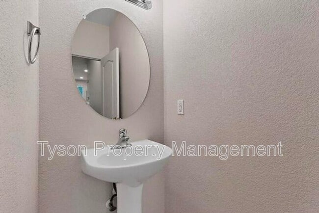 Building Photo - 6520 Los Pueblos Pl NW