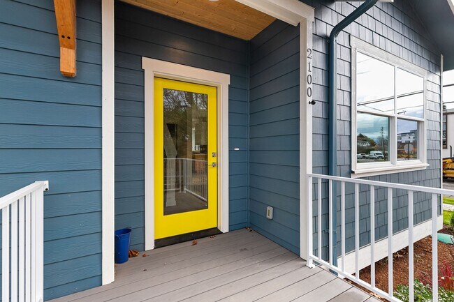 Building Photo - Halleck Townhomes Triplex