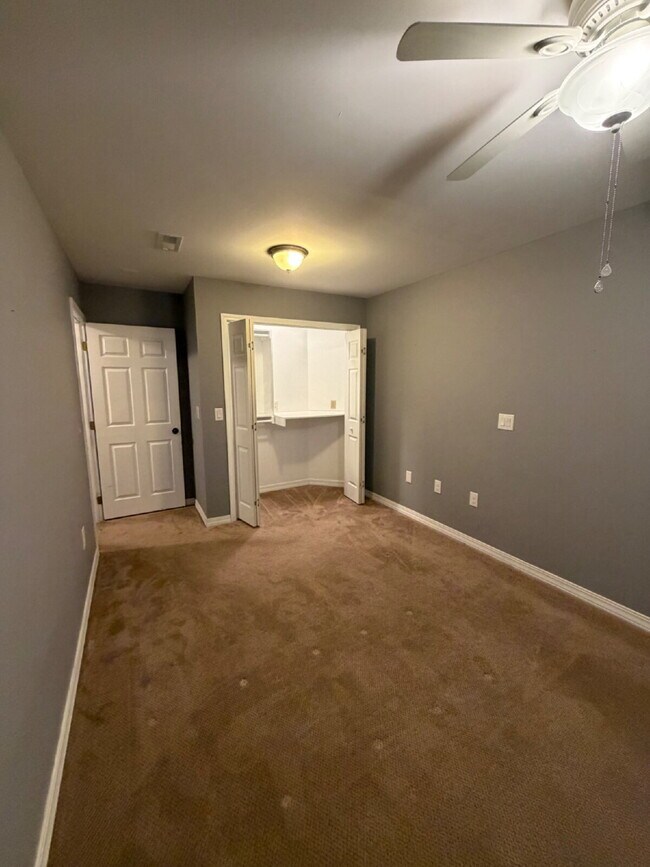 Building Photo - 1270 Skyview Dr