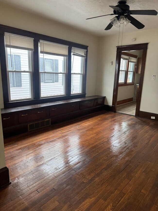 Building Photo - 9402 Pierpont Ave