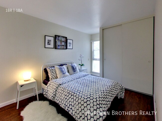 Building Photo - 800 E 20th St