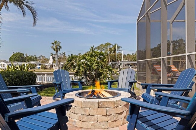 Building Photo - 3931 Pompano Dr SE