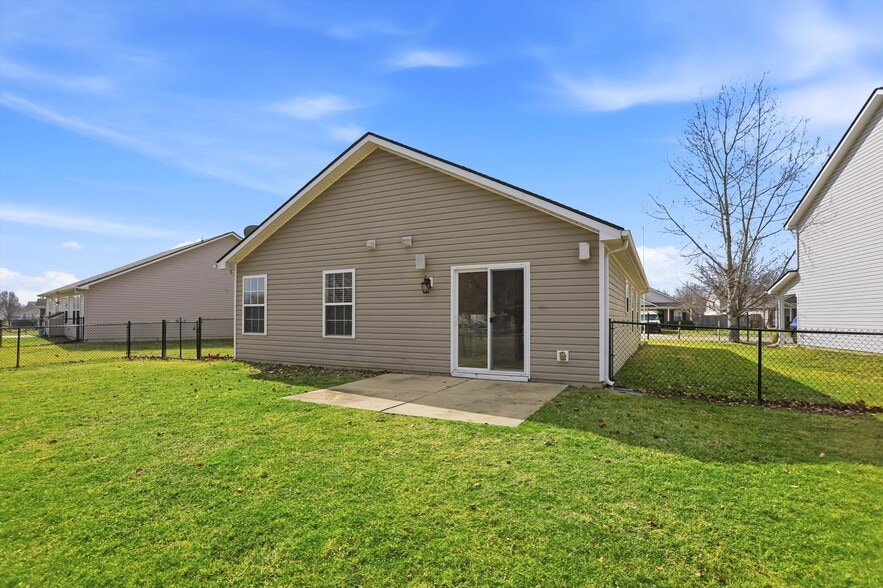 Building Photo - 5561 Wild Horse Dr