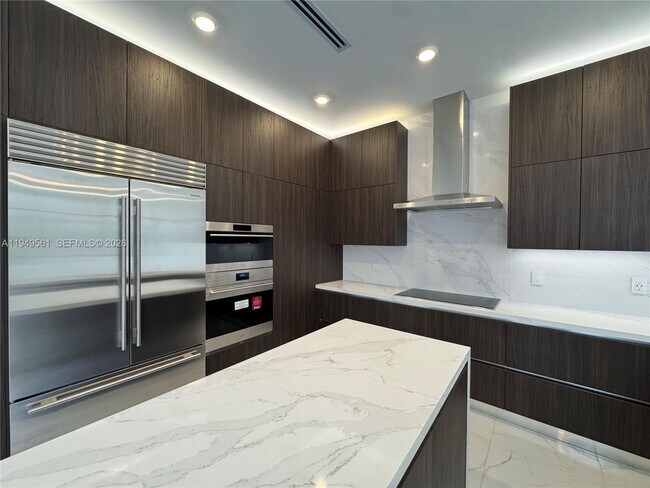 Building Photo - 19749 NE 16th Pl