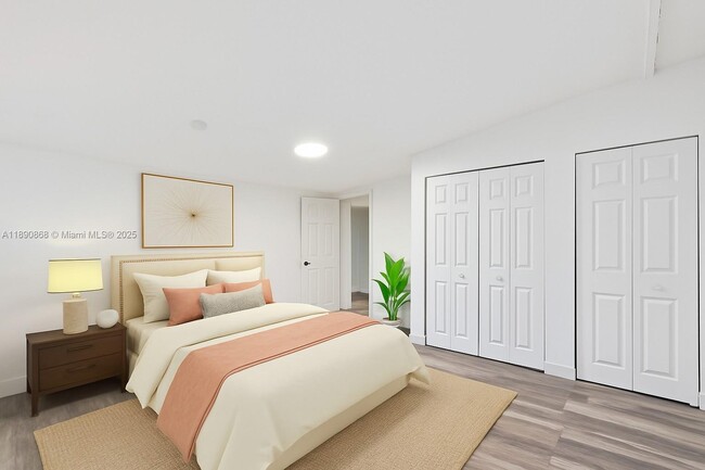 Building Photo - 724 Burlington St